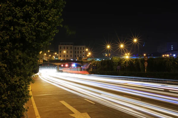 Sokakta Uzun Pozlama Fotoğrafı — Stok fotoğraf