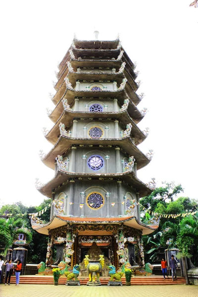 Świątynia Wieża Została Zbudowana Według Azjatyckiej Architektury — Zdjęcie stockowe