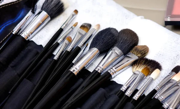 Kit Trucco Professionale Tavolozza Delle Ombre Spugna Valigia Del Truccatore — Foto Stock