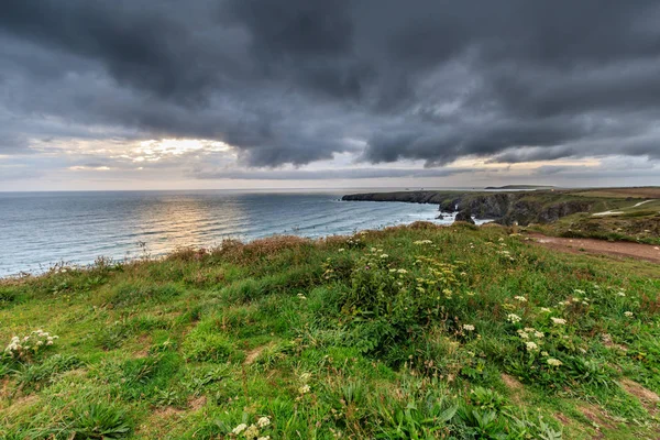 Bedruthan stappen bij zonsondergang — Stockfoto