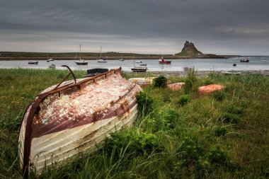 LINDISFARNE Kalesi, kutsal ada, northumberland görünümünü