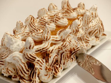 Bıçaklı kremalı pasta