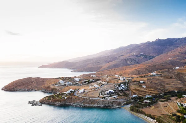 Agios Romanos, Tinos / Yunanistan - 10 Eylül 2019: Gün batımında bölgenin havadan görüntüsü