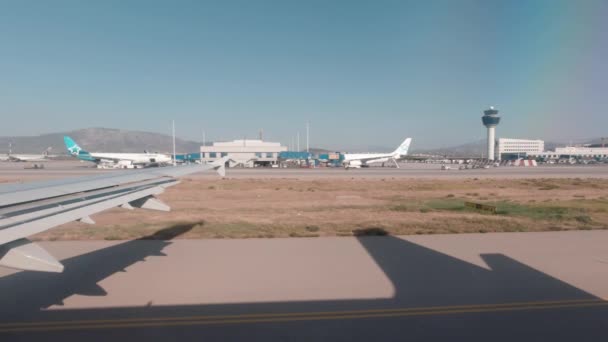 Vista Desde Interior Avión Mientras Mueve Aeropuerto Eleutherios Venizelos Atenas — Vídeo de stock
