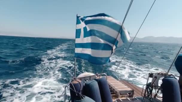 Viagem Vela Com Barco Meio Estreito Oceano Grécia Durante Verão — Vídeo de Stock