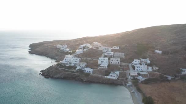 Vuelo Aéreo Aviones Tripulados Hacia Una Pequeña Comunidad Viviendas Isla — Vídeos de Stock