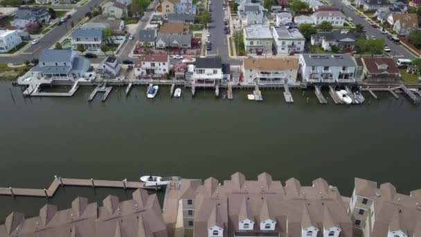 大西洋城市的空中景观 大西洋海岸 从上方拍摄街道 购物中心和住宅建筑的无人机画面 — 图库视频影像