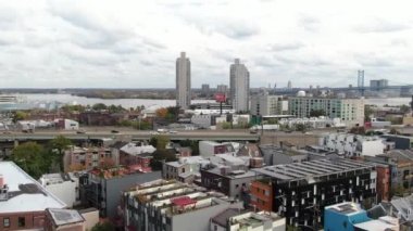 Philadelphia şehir merkezinin kuş bakışı görüntüsü. Pensilvanya 'nın gündüz şehir güzeli, Amerika Birleşik Devletleri' ni geziyor. .