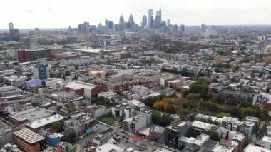 Philadelphia şehir merkezinin kuş bakışı görüntüsü. Pensilvanya 'nın gündüz şehir güzeli, Amerika Birleşik Devletleri' ni geziyor. .