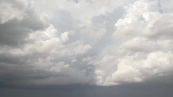 Acercándose Una Nube Oscura Enorme Clima Nublado Nubes Tormenta Están — Vídeo de stock