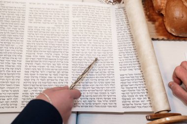 Bar mitzvah. Genç bir çocuk için bir tören..