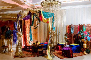 İç tasarım Doğu tarzında dekore edilmiş. Güzel tasarım.