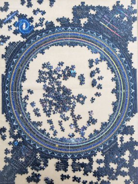 Evrenden eksik bir yapbozun parçaları.