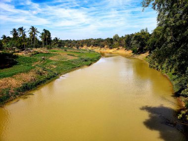 Battambang, Kamboçya, 02 Ocak 2020: Kurak mevsim sırasında Stoeng Sangke Nehri
