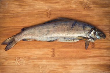 Ahşap arka planda griler