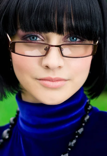 Ung Allvarlig Kvinna Glasögon — Stockfoto