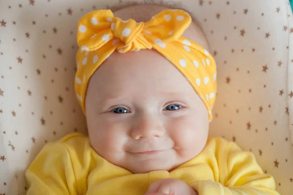 Sorrindo Bebê Recém Nascido Menina — Fotografia de Stock