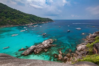 Similan adalarının güzel mavi gölü