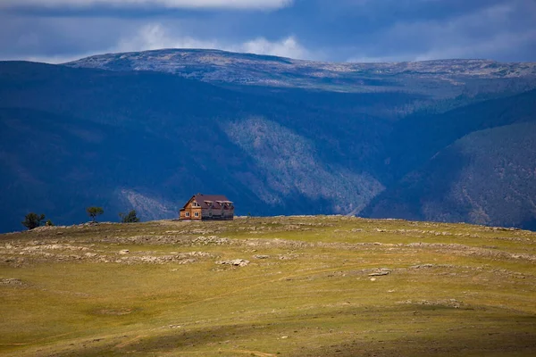 Belo Vale Com Pequeno Chalé Baikal Rússia — Fotografia de Stock