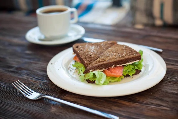 Sandwich Rye Bread Red Fish Lettuce Cup Coffee — Stock Photo, Image