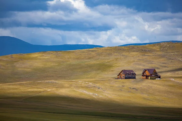 Belo Vale Com Dois Pequenos Chalés Baikal Rússia — Fotografia de Stock