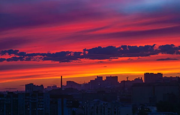 Beautiful sunset in the big industrial city — Stock Photo, Image