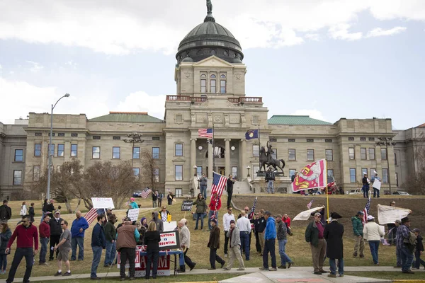 Helena Montana Abril 2020 Una Multitud Manifestantes Capitolio Ciudad Protestando —  Fotos de Stock