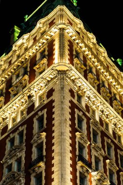 New York City, New York / USA - 2 Mayıs 2020: Manhattan bina simgesi. New York 'taki binalar ve gökdelenler. Manhattan gayrimenkul kiralama daireleri.