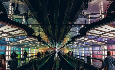 New York City, New York / USA - 6 Nisan 2020: Oculus 'un içindeki boş Oculus 9 / 11 anıtı. Yeni Dünya Ticaret Merkezi NYC Metro İstasyonunda Ulaşım.