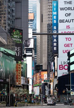 - Manhattan. New York / ABD - 26 Mart 2020: Covid-19 salgını sırasında New York 'un boş sokakları 42.