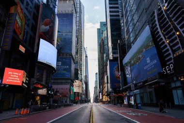 - Manhattan. New York / ABD - 26 Mart 2020: Covid-19 salgını sırasında New York 'un boş sokakları 42.