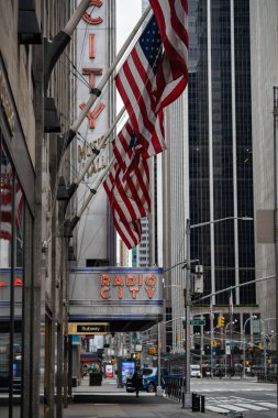 New York sokakları. Manhattan sokak manzarasının ayrıntıları. New York 'un yüksek binaları ve gökdelenleri. Manhattan sokakları. Endüstriyel şehir detayları. New York 'un boş sokakları. New York 'un eski kahverengi binaları. 