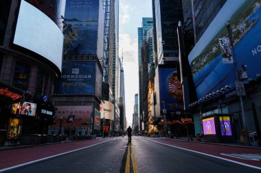 - Manhattan. New York / ABD - 26 Mart 2020: Covid-19 salgını sırasında New York 'un boş sokakları 42.