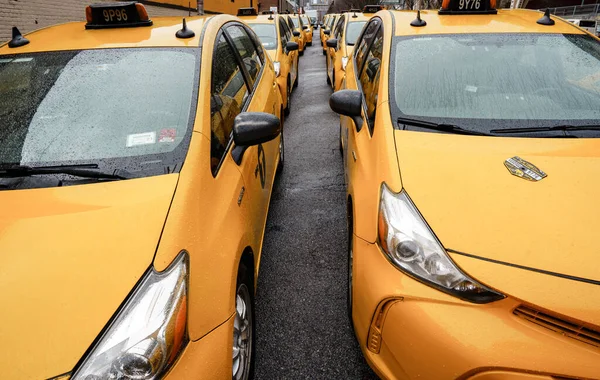 Nova York Nova York Eua Abril 2020 Muitos Carros Táxis — Fotografia de Stock