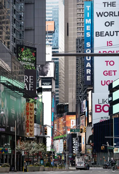 - Manhattan. New York / ABD - 26 Mart 2020: Covid-19 salgını sırasında New York 'un boş sokakları 42.