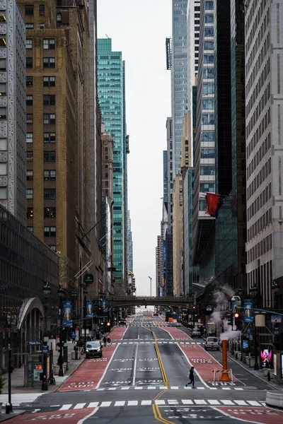 美国纽约州纽约市 2020年5月7日 纽约市 空荡荡的纽约市街道 曼哈顿的建筑物 城市摩天大楼 纽约的街道 — 图库照片