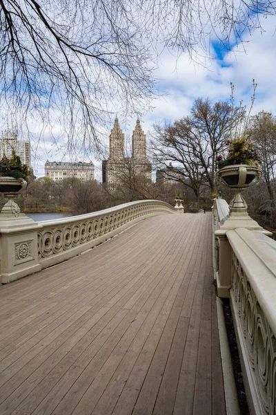 Ponte Proa Vista Edifício Eldorado Central Park Com Céu Azul — Fotografia de Stock