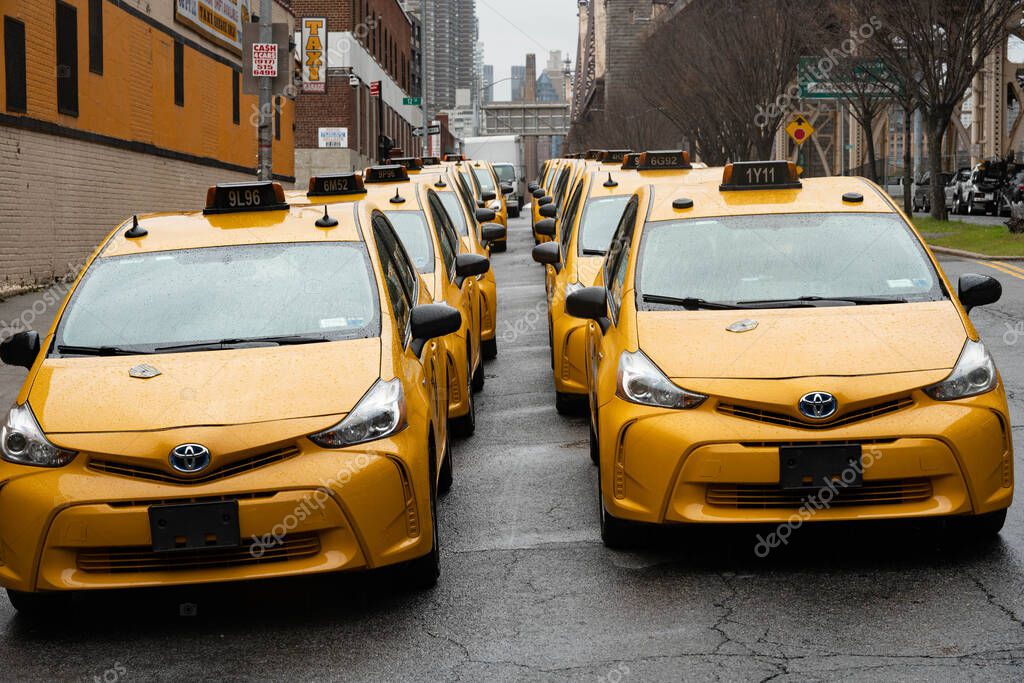 Nueva York, Nueva York / Estados Unidos 6 de abril de 2020 muchos