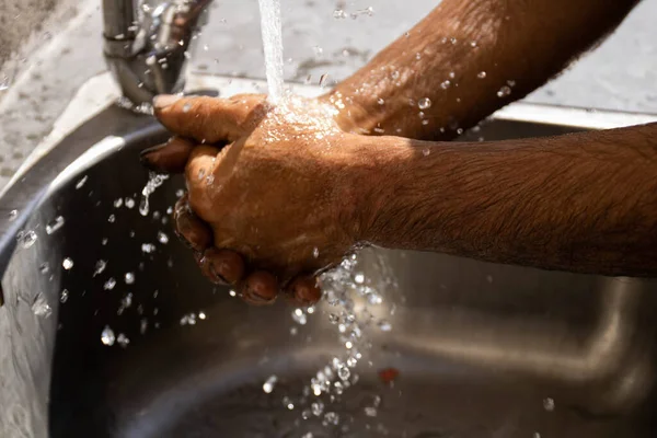 Servicio a vehculo con aceite