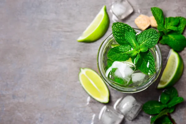 Mojito en un vaso, vista superior —  Fotos de Stock