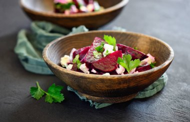 Beyaz ve kırmızı pancar salatası