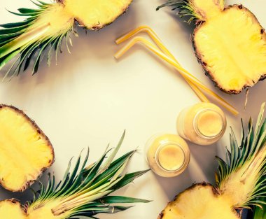 Ananas smoothies veya suyu arka plan