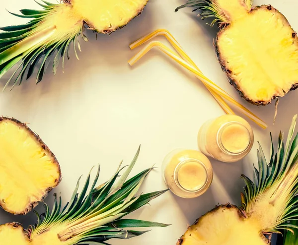 Ananas Smoothies oder Saft Hintergrund — Stockfoto