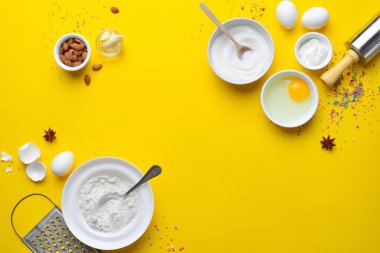 Arka plan ile bir metin yazabileceğiniz bir pişirme Paskalya