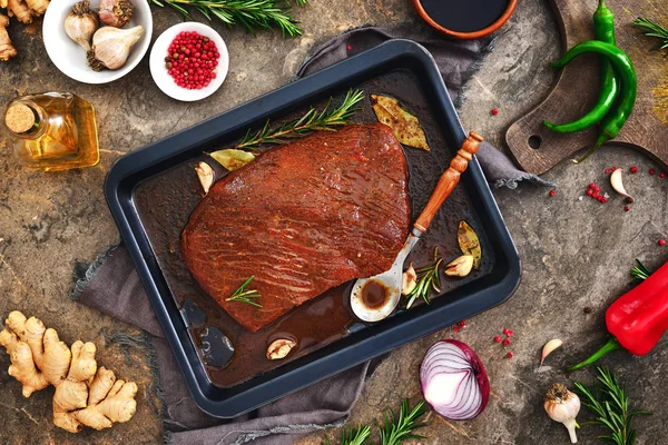 Marinated skirt stake in a spicy sauce — Stock Photo, Image