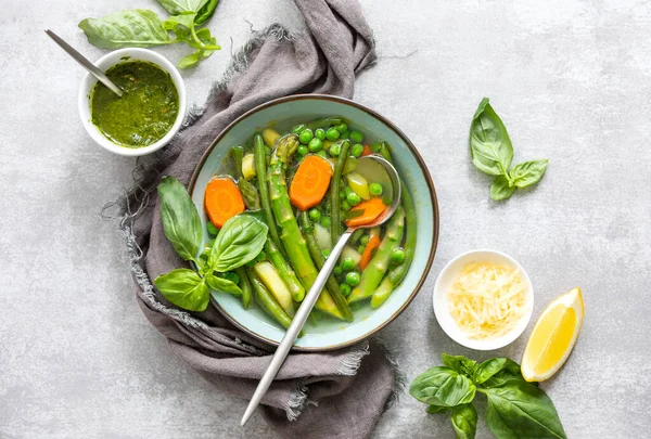 Sopa Primavera Verduras Desintoxicadas Receta Inspirada Minestrone Verde Vista Aérea —  Fotos de Stock
