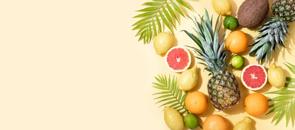 Sommer Tropisches Banner Oder Hintergrund Mit Frischen Früchten Und Palmblättern — Stockfoto