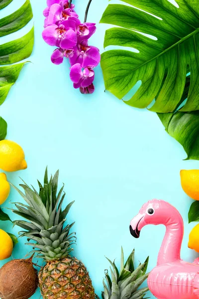 Tropische Sommervorlage Für Einladung Oder Flyer Mit Früchten Und Blumen — Stockfoto