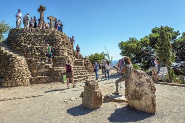 Stone hill ile üç haçlar taç