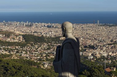 Tibidabo adlı bir Aziz heykeli